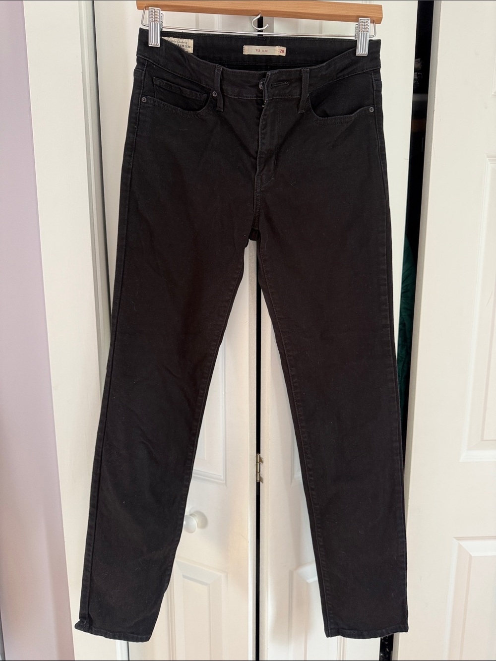 Levi's Black 712 Slim Women's Jeans 28